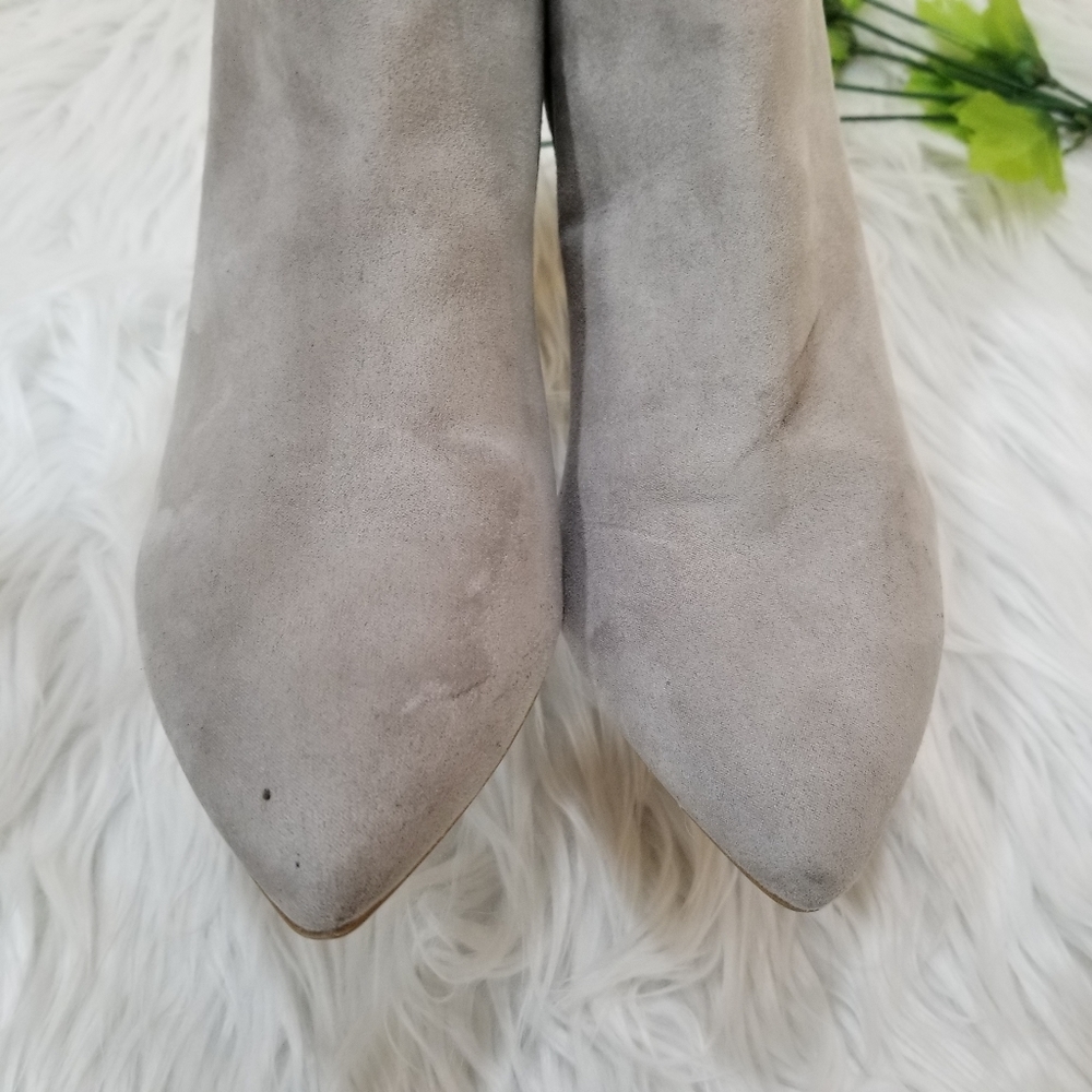 EXPRESS Pointed Faux Suede Ankle Boots Light Gray Color SIZE 9. - Picture 11 of 16